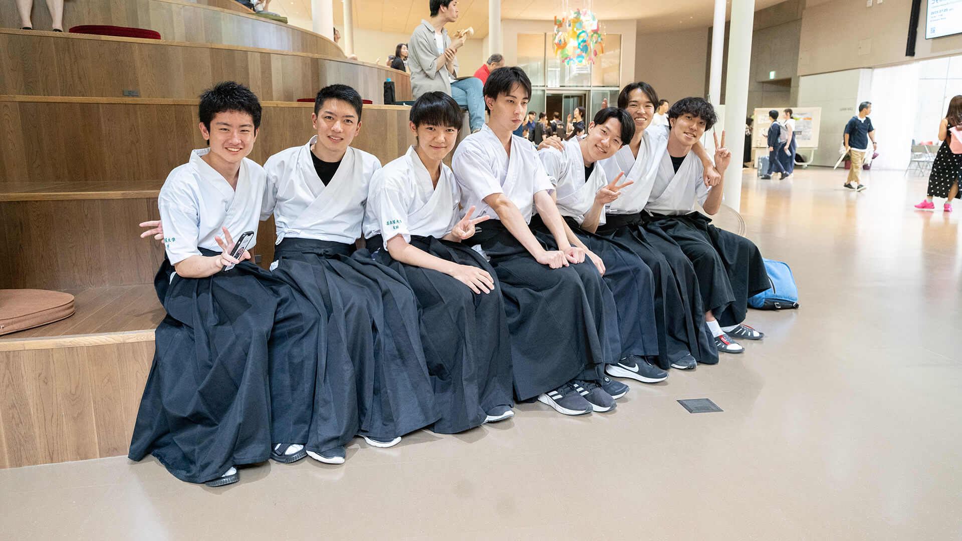 部活動を終えた学生の集合写真