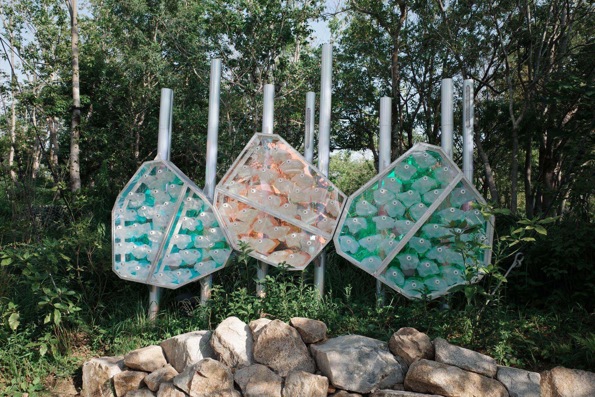 写真：静けさの森内のモニュメント