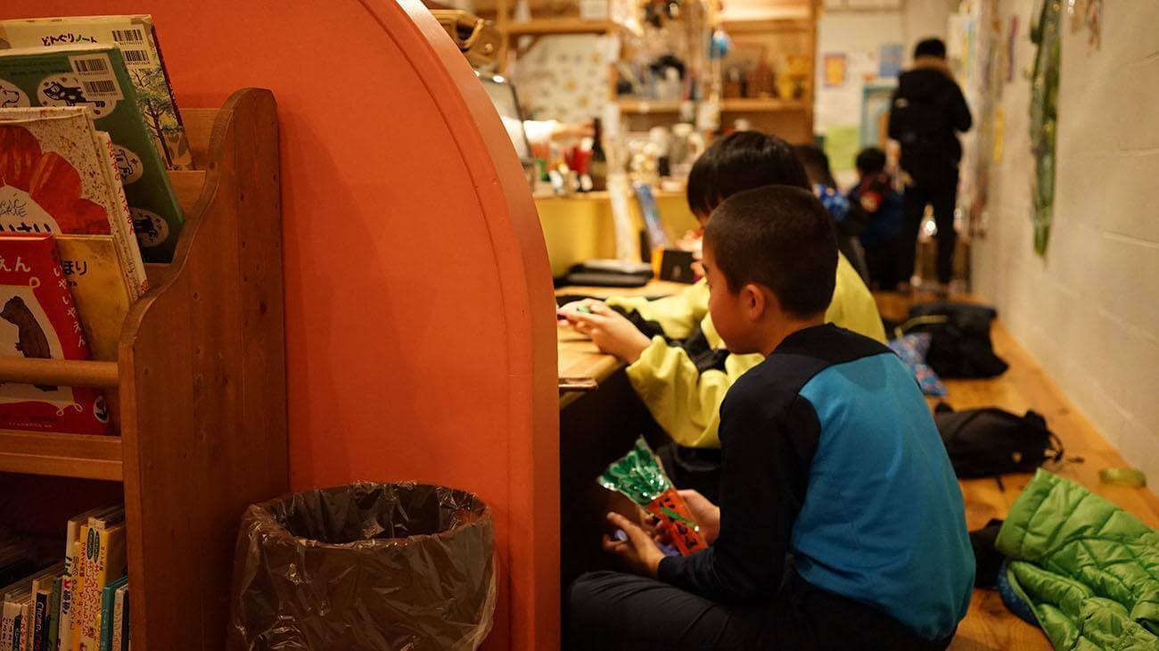 奈良県生駒市でのフィールドワークの様子