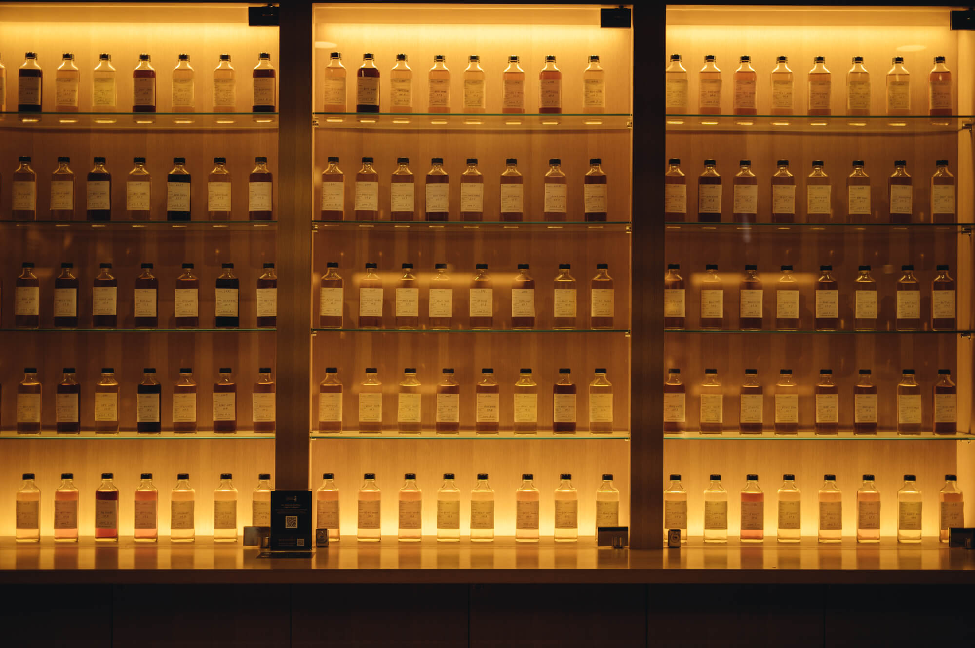 写真：サントリーのクラフトウイスキーがずらりと並ぶ