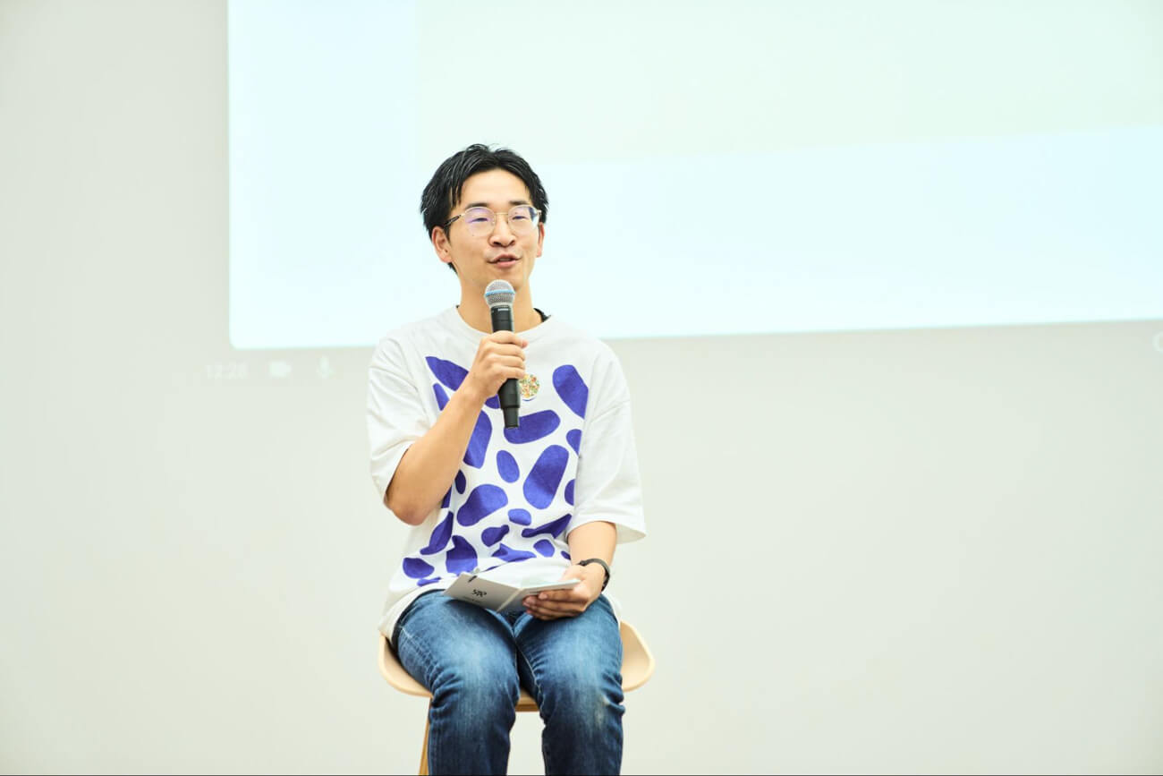 登壇者の西村さんが壇上で話している様子