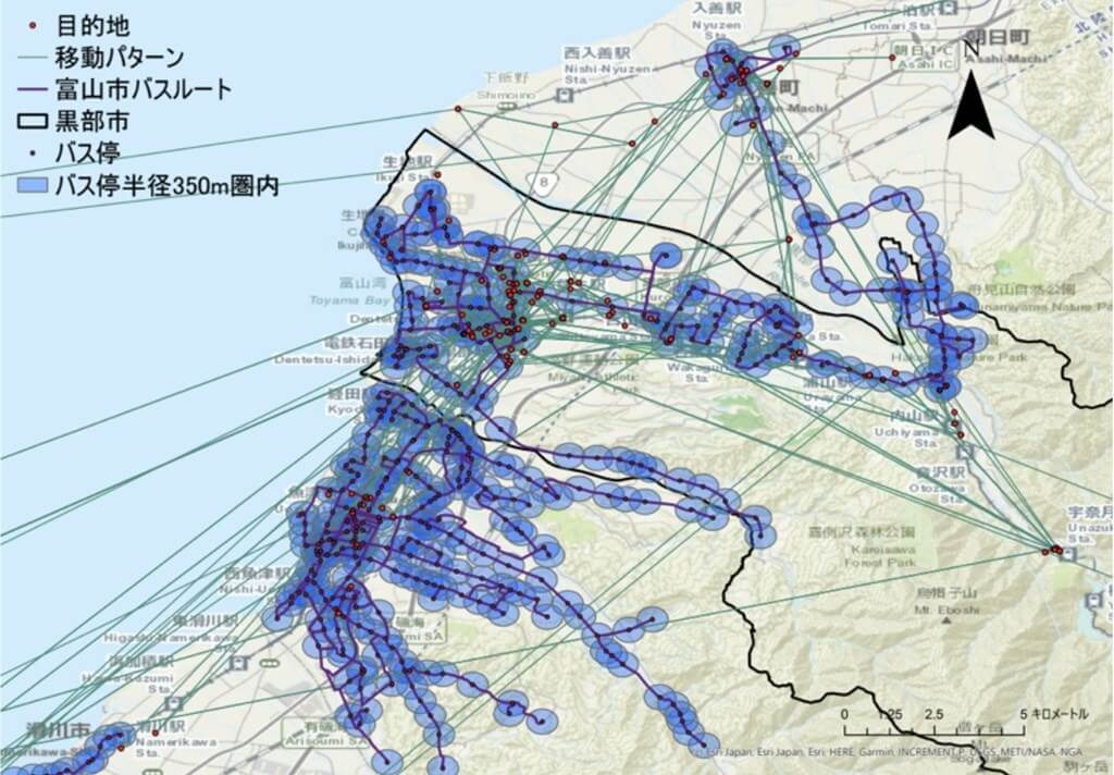富山県黒部市周辺の地図に、住民の移動パターンが青や緑の線で描かれている。