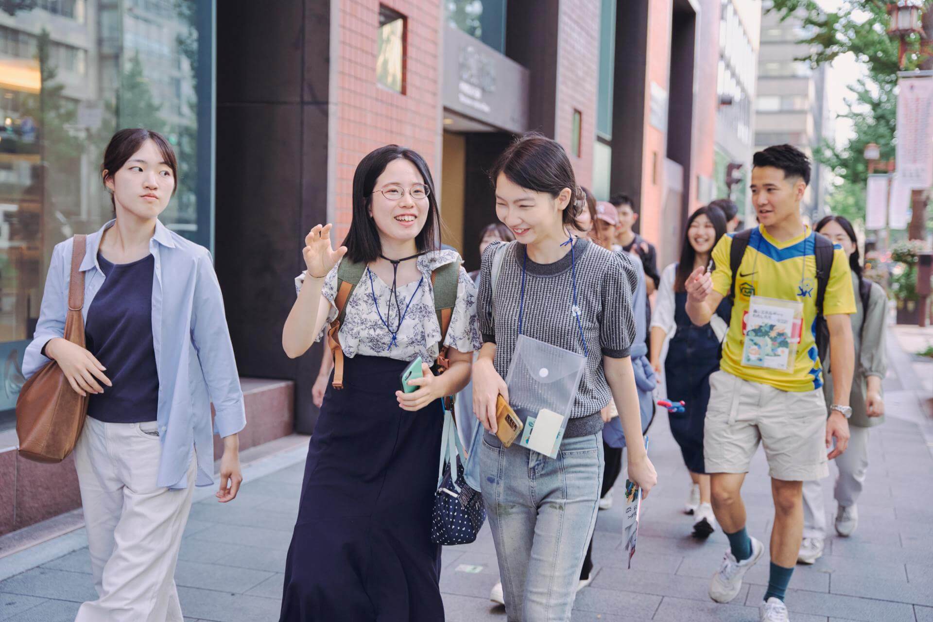 写真：フィールドワークを終えたあとは、MUIC Kansaiに移動する学生たち