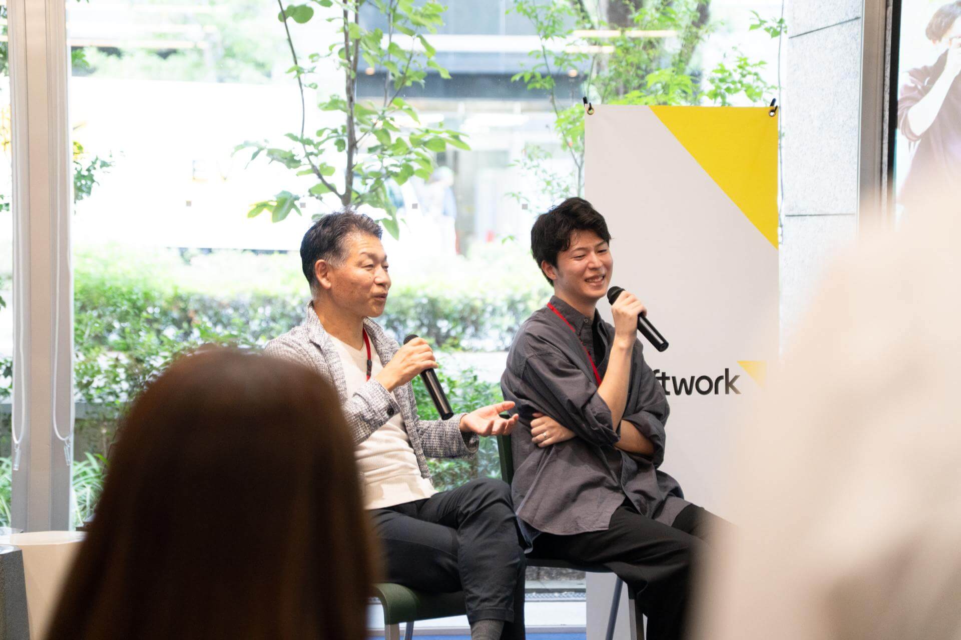 写真:登壇する2名の男性