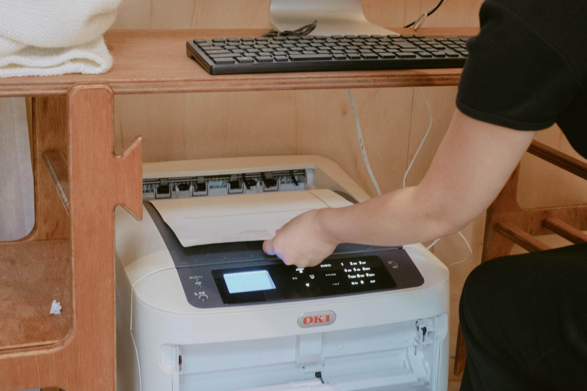 写真：コピー機で印刷する様子