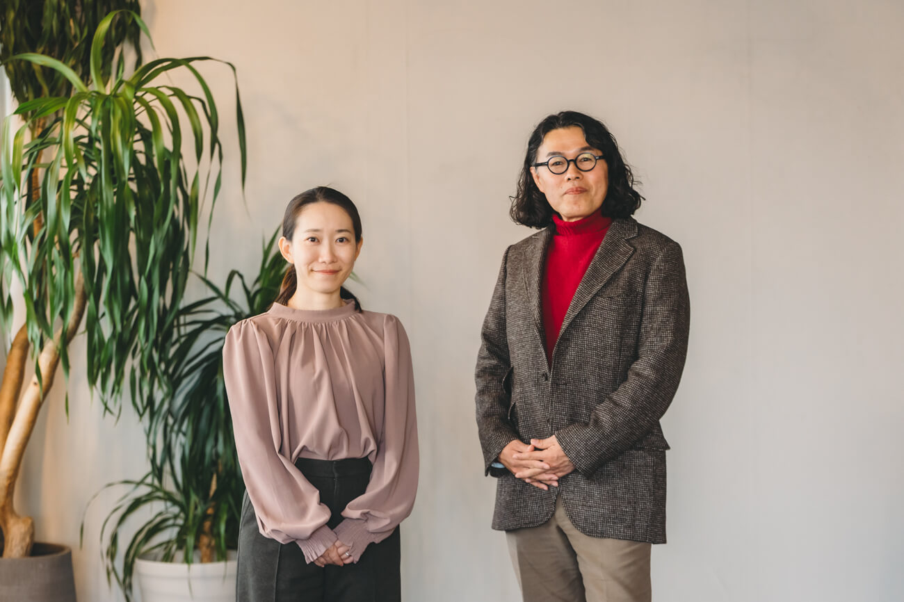 取材を受けた二名が並んでいる様子