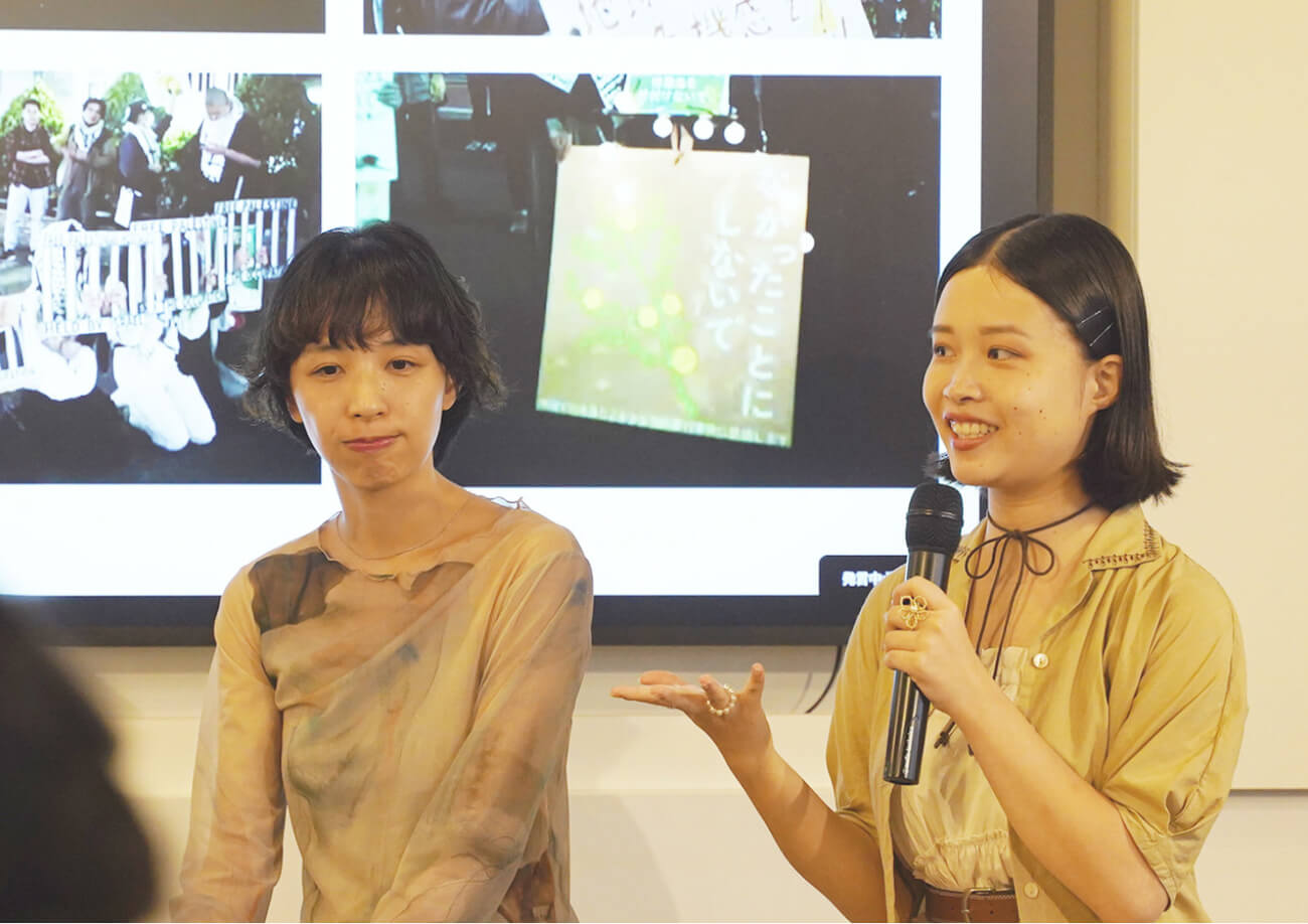 2025年9月に開催されたイベントの様子。２名の登壇者が、参加者に対して語りかける