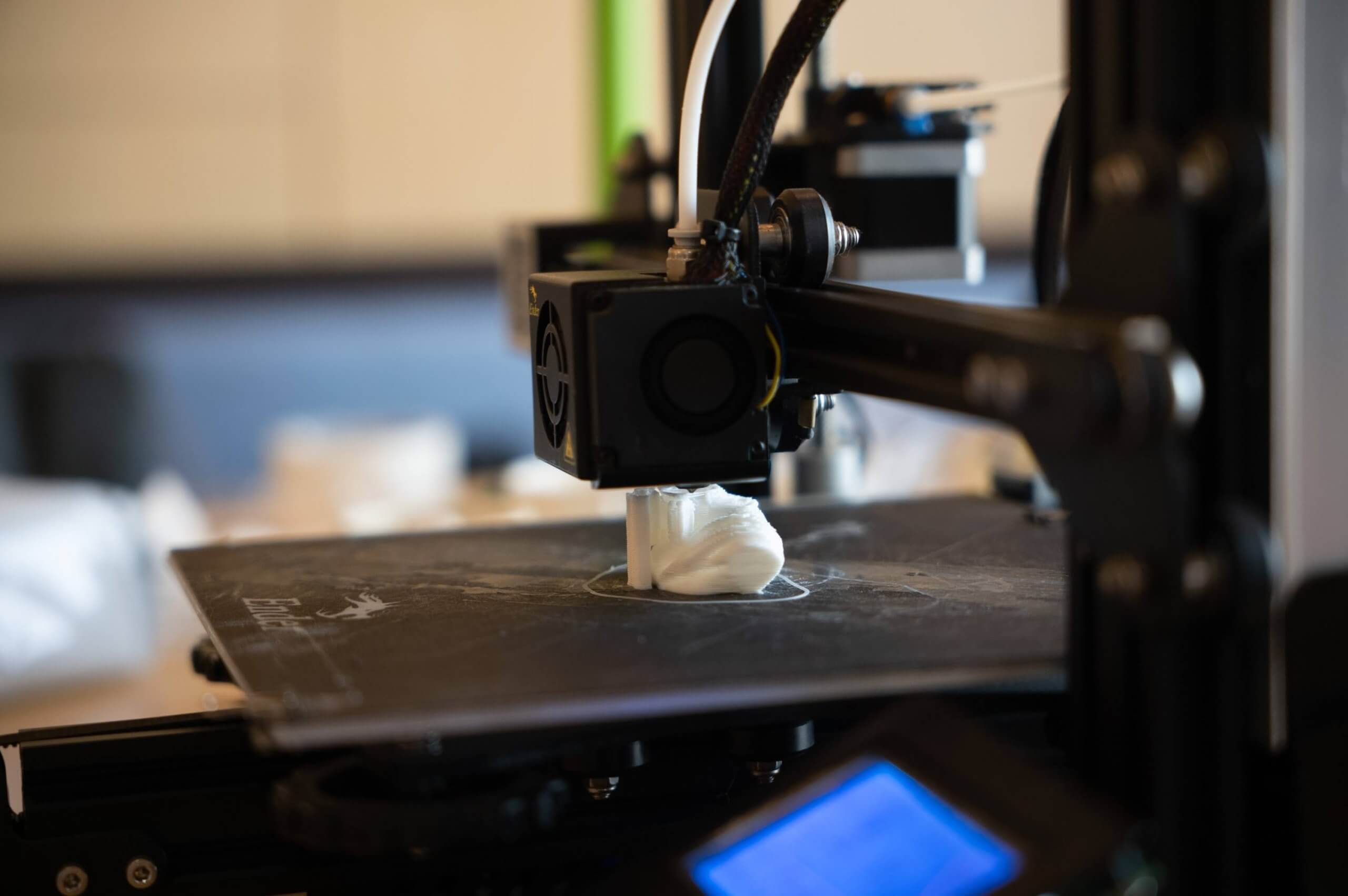 写真：3Dプリンターで出力する様子