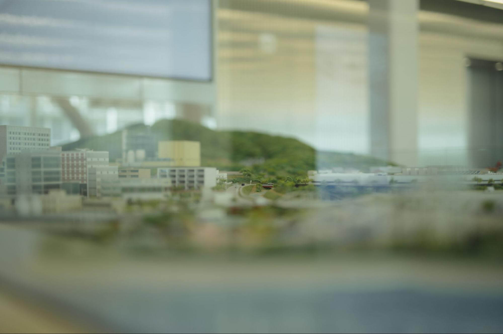 写真:窓辺からみる街