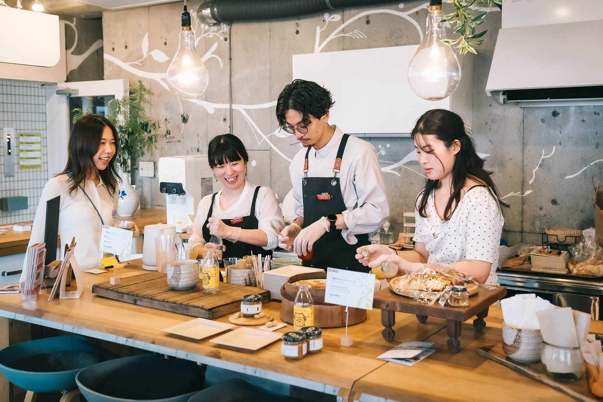 お菓子屋ドリンクを提供する