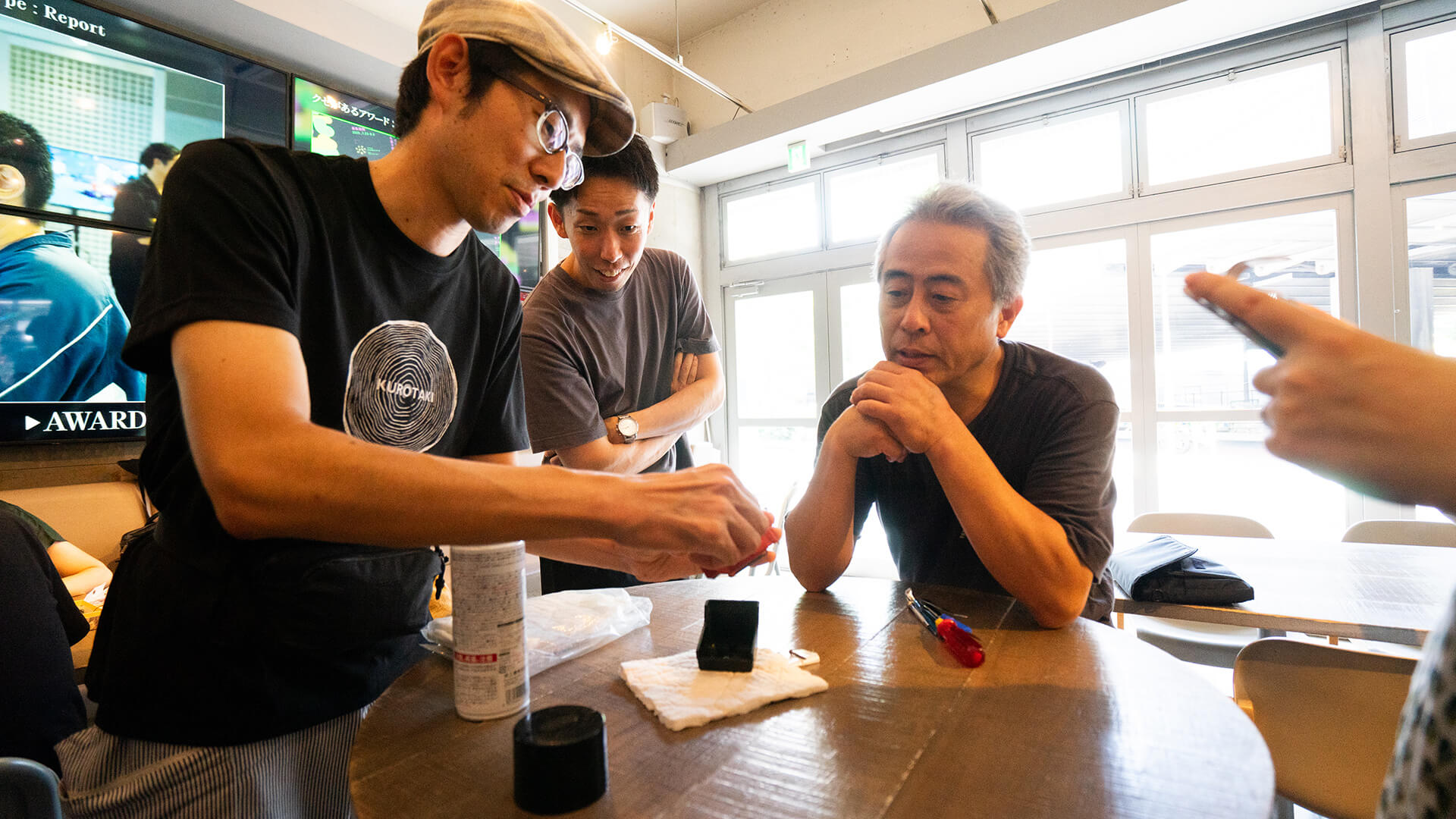 カフェでリペアする様子