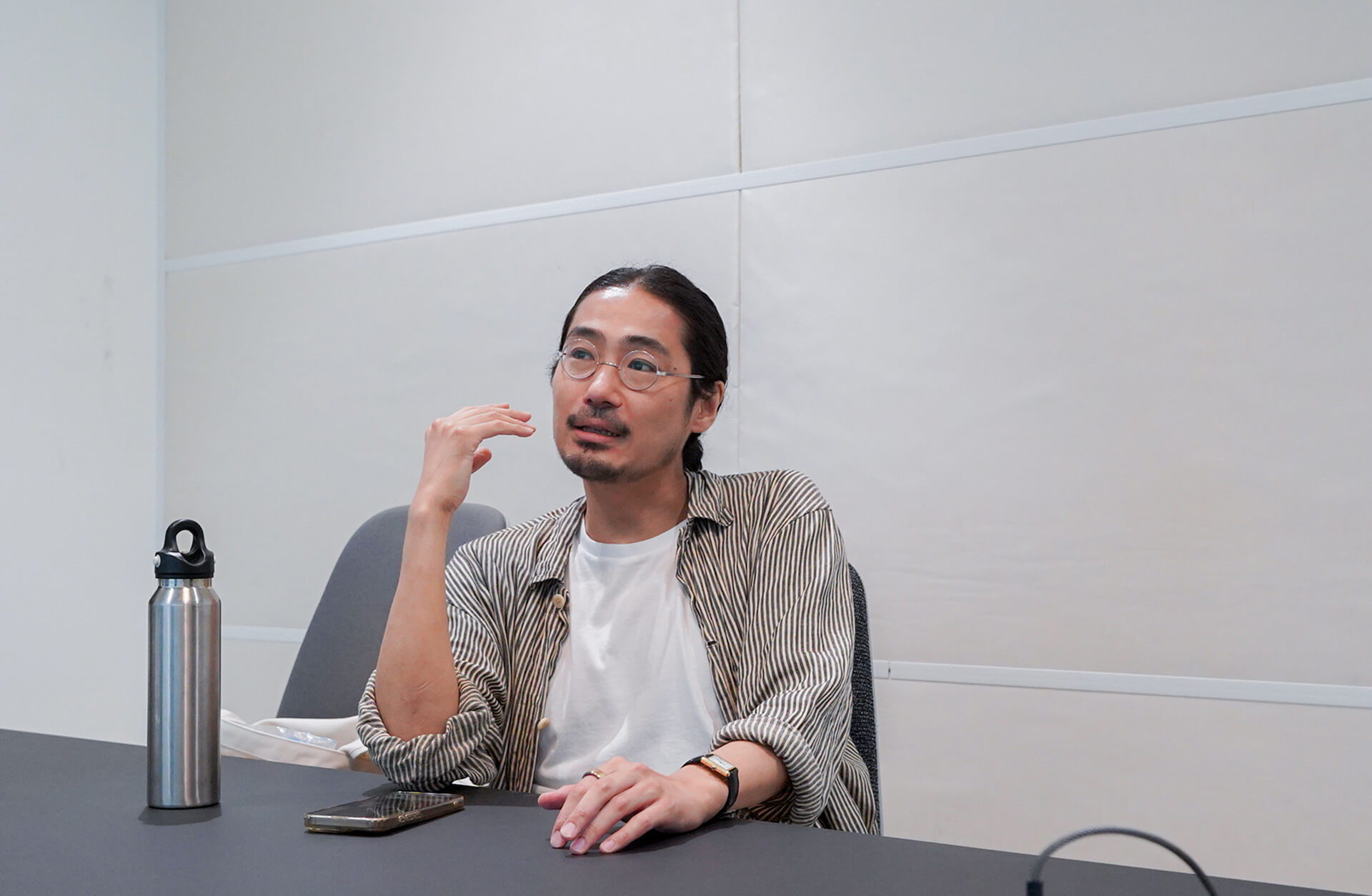 水野が話している様子